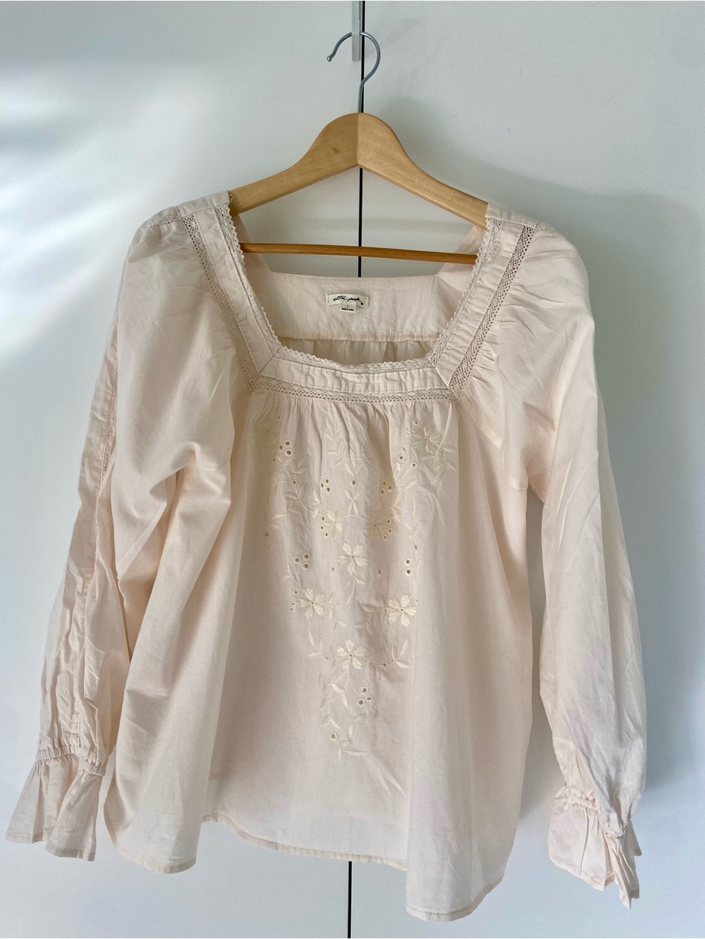 ULTRA PINK Long Sleeve Embroidered Peasant Blouse Large Beige Boho Chic EUc